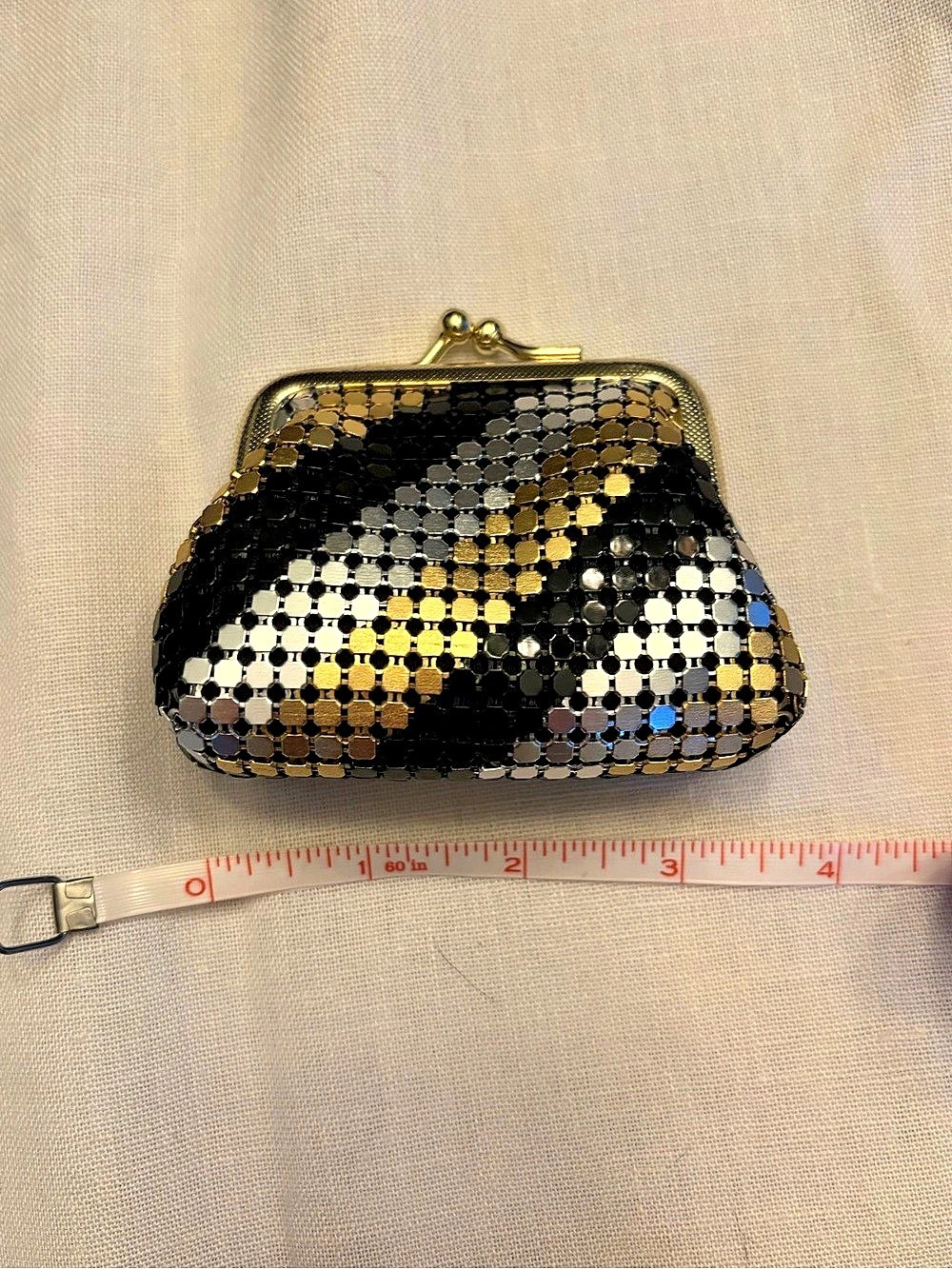 Mesh Kiss-Lock change purse in Black & Gold